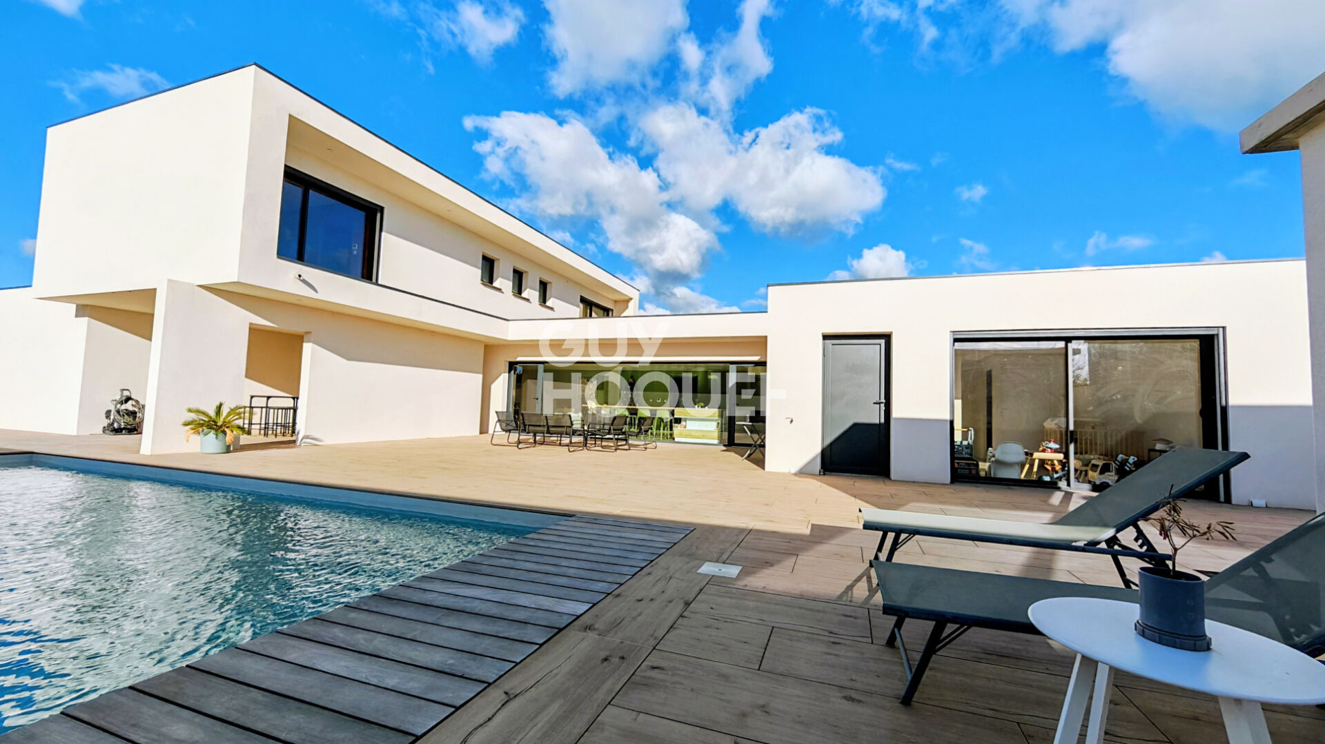 EN EXCLUSIVITE !! Perpignan Parc Ducup - Villa contemporaine de 227 m² - 4 suites - Piscine - Environnement calme et privilégié