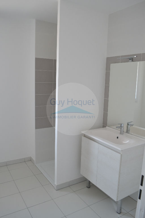 PEZILLA LA RIVIERE : appartement T3 66M2 Terrasse  dernier étage en location