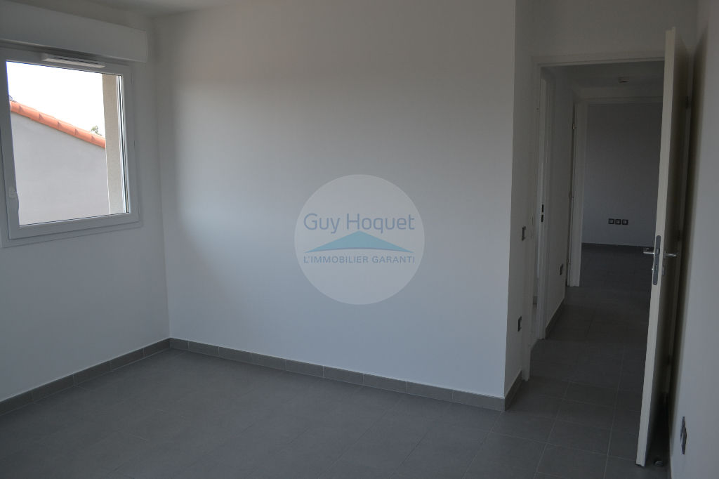 PEZILLA LA RIVIERE : appartement T3 66M2 Terrasse  dernier étage en location