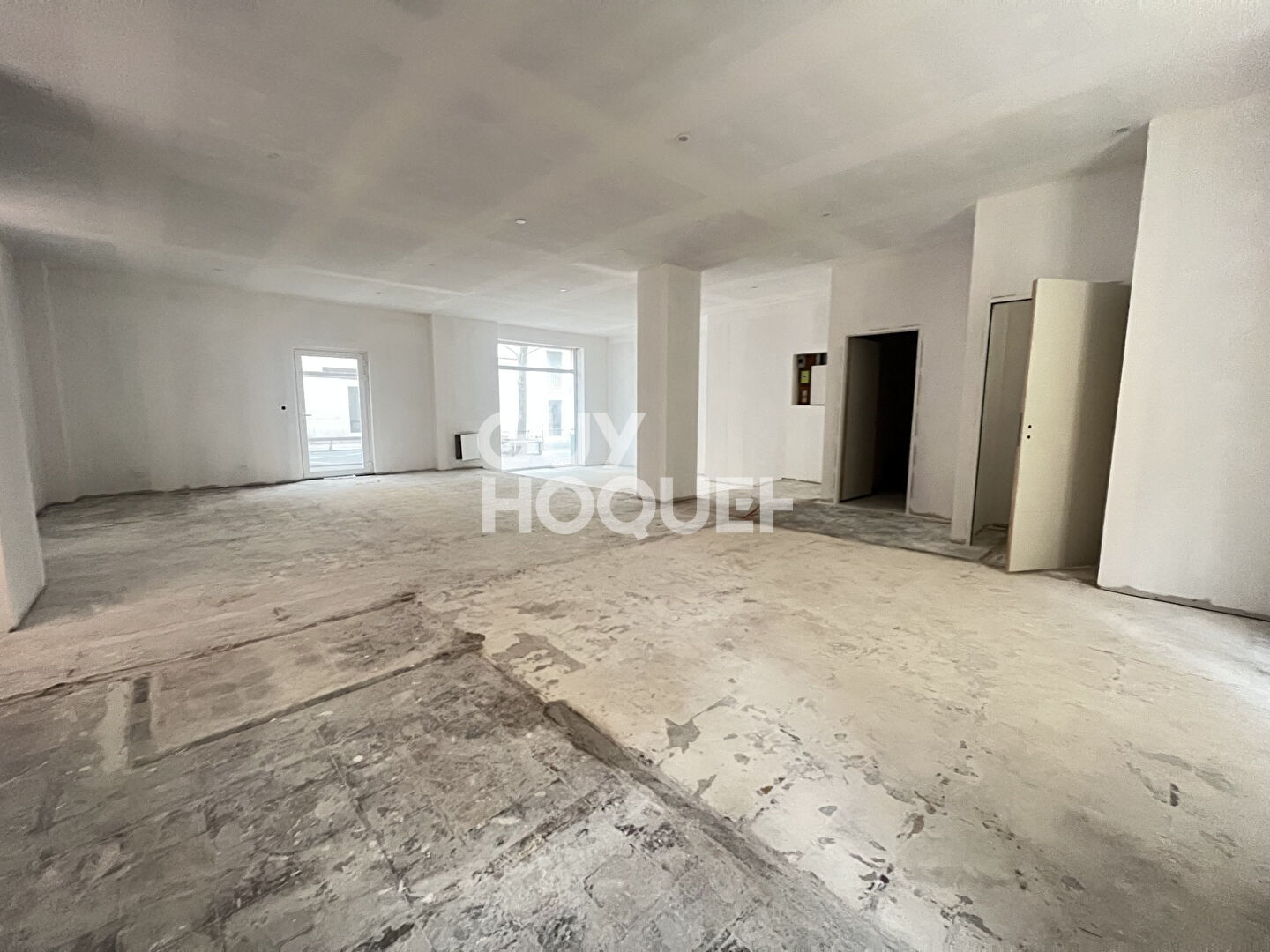 A vendre à Perpignan (66000) LOCAL PROFESSIONNEL rénové 100 m² avec vitrine