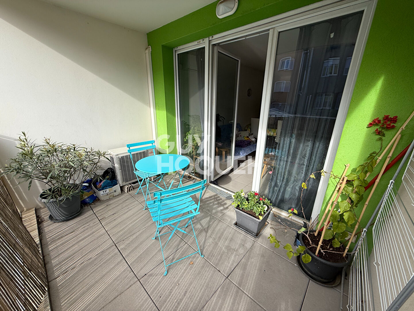 GARE Appartement F2 avec terrasse et parking