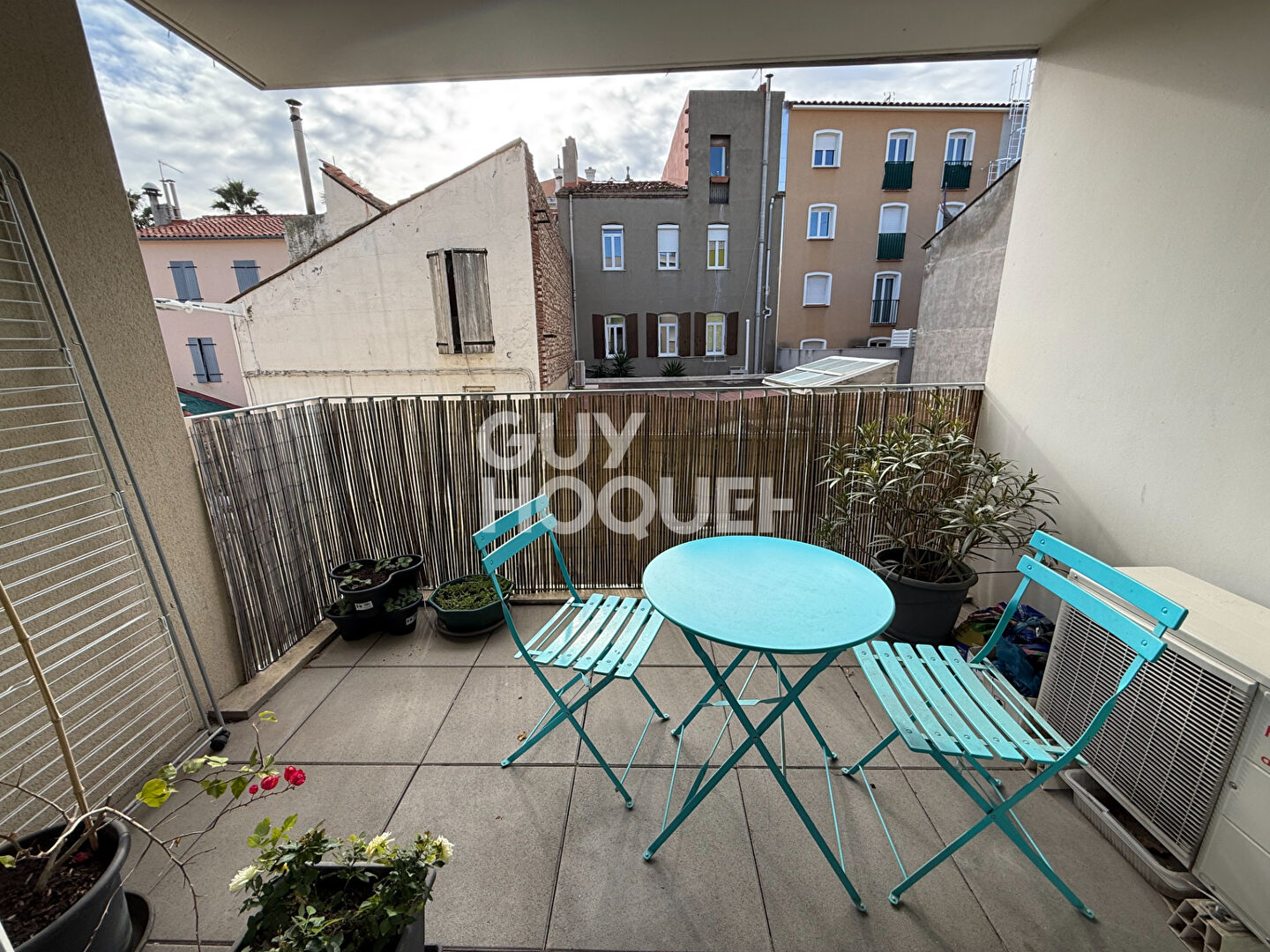 GARE Appartement F2 avec terrasse et parking