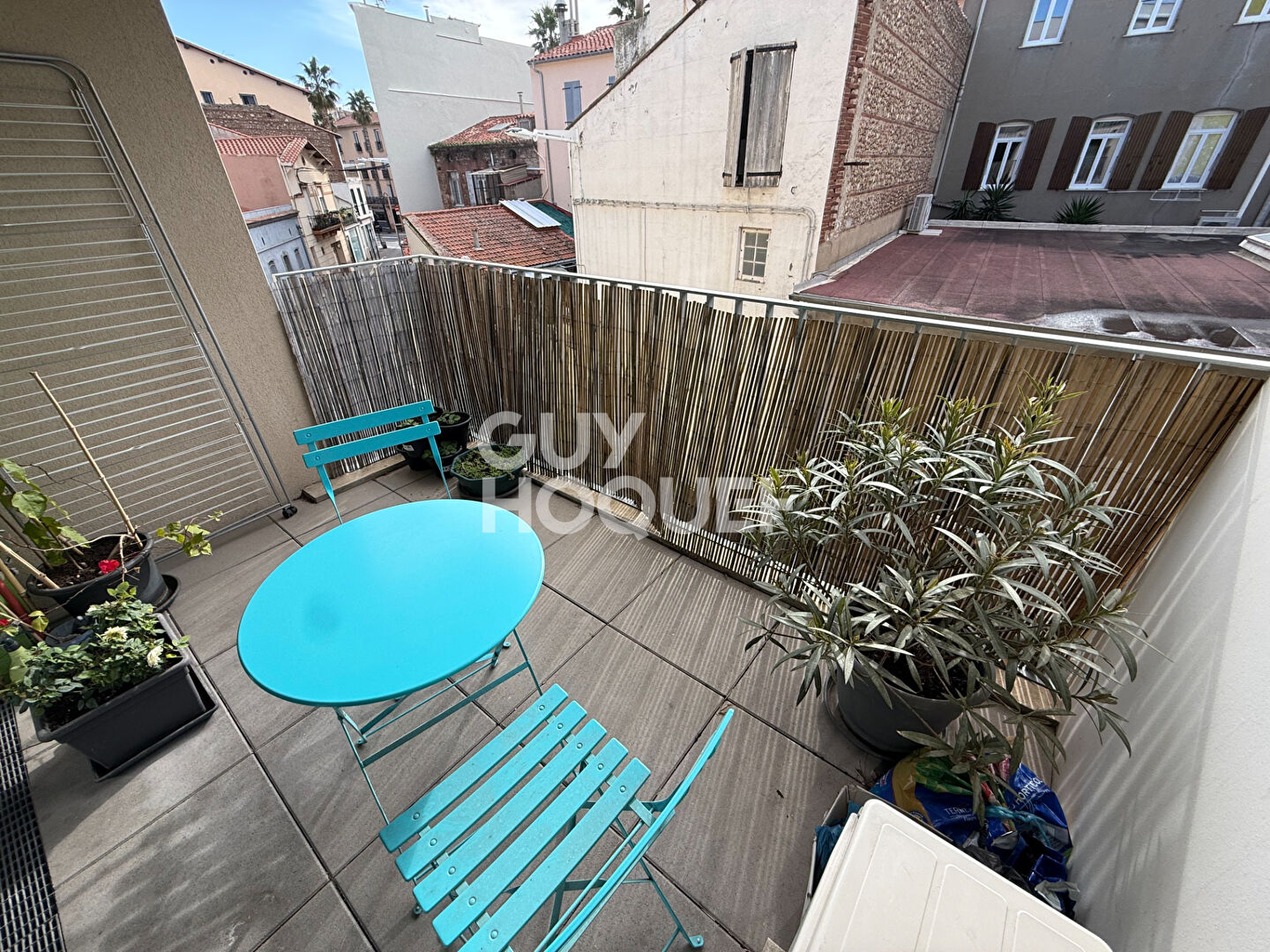 GARE Appartement F2 avec terrasse et parking