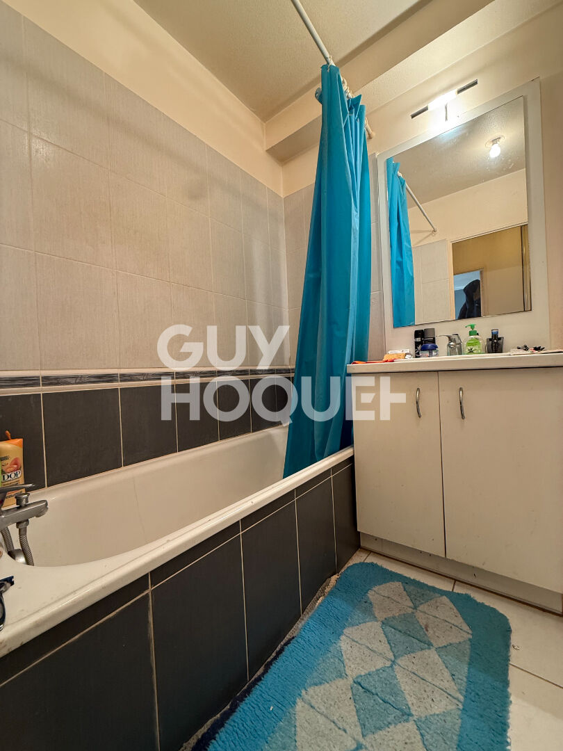 Porte d'Espagne, idéal investisseur F2 avec terrasse et parking