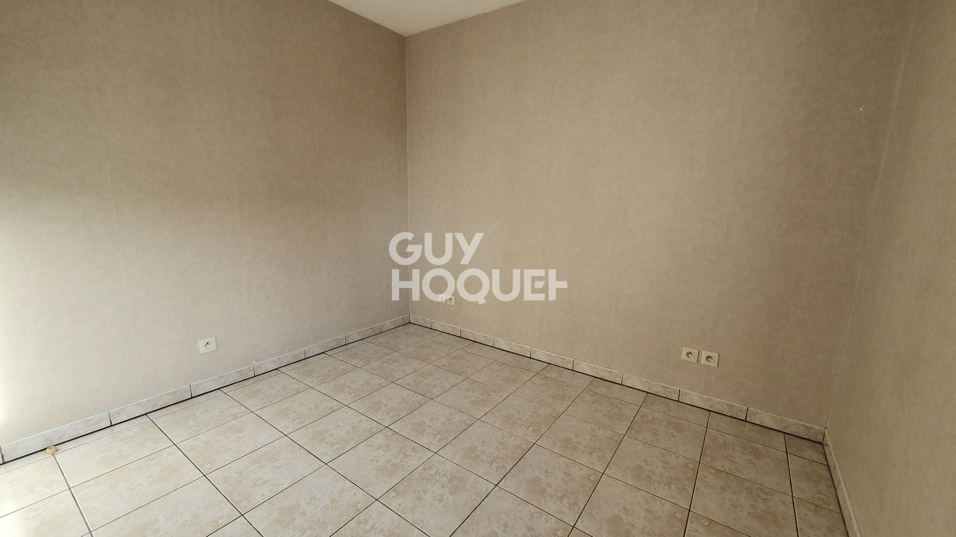 LOCATION d'un appartement 1 pièces (38 m²) à PERPIGNAN