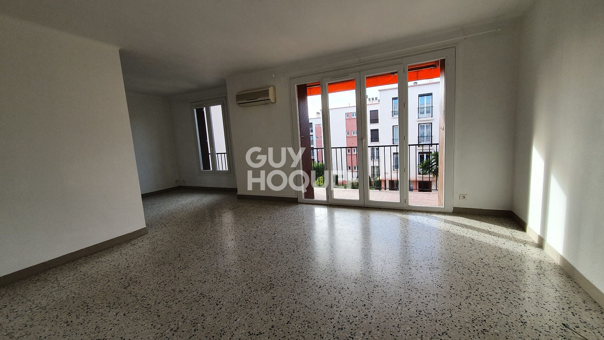 PERPIGNAN :  F3 + parking - Les eaux Vives -  SAINT ASSISCLE