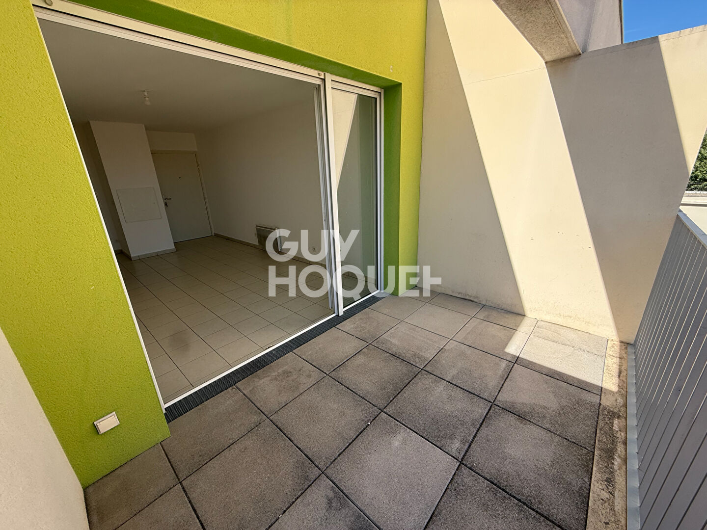 Quartier La Gare, idéal investisseur F2 dernier étage avec terrasse et parking