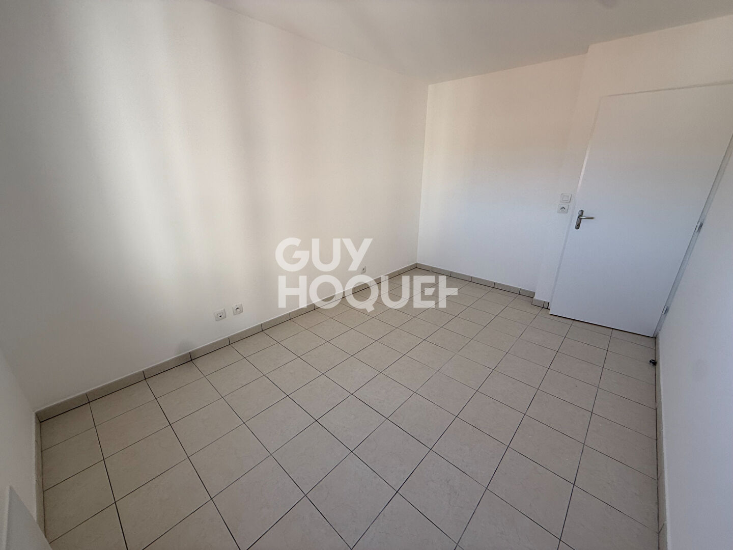 Quartier La Gare, idéal investisseur F2 dernier étage avec terrasse et parking