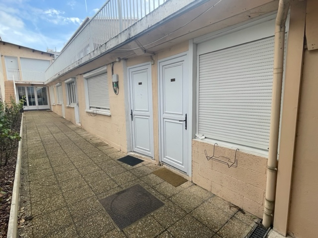 NOUVEAU - LOCAL COMMERCIAL NANTERRE- 17 m²