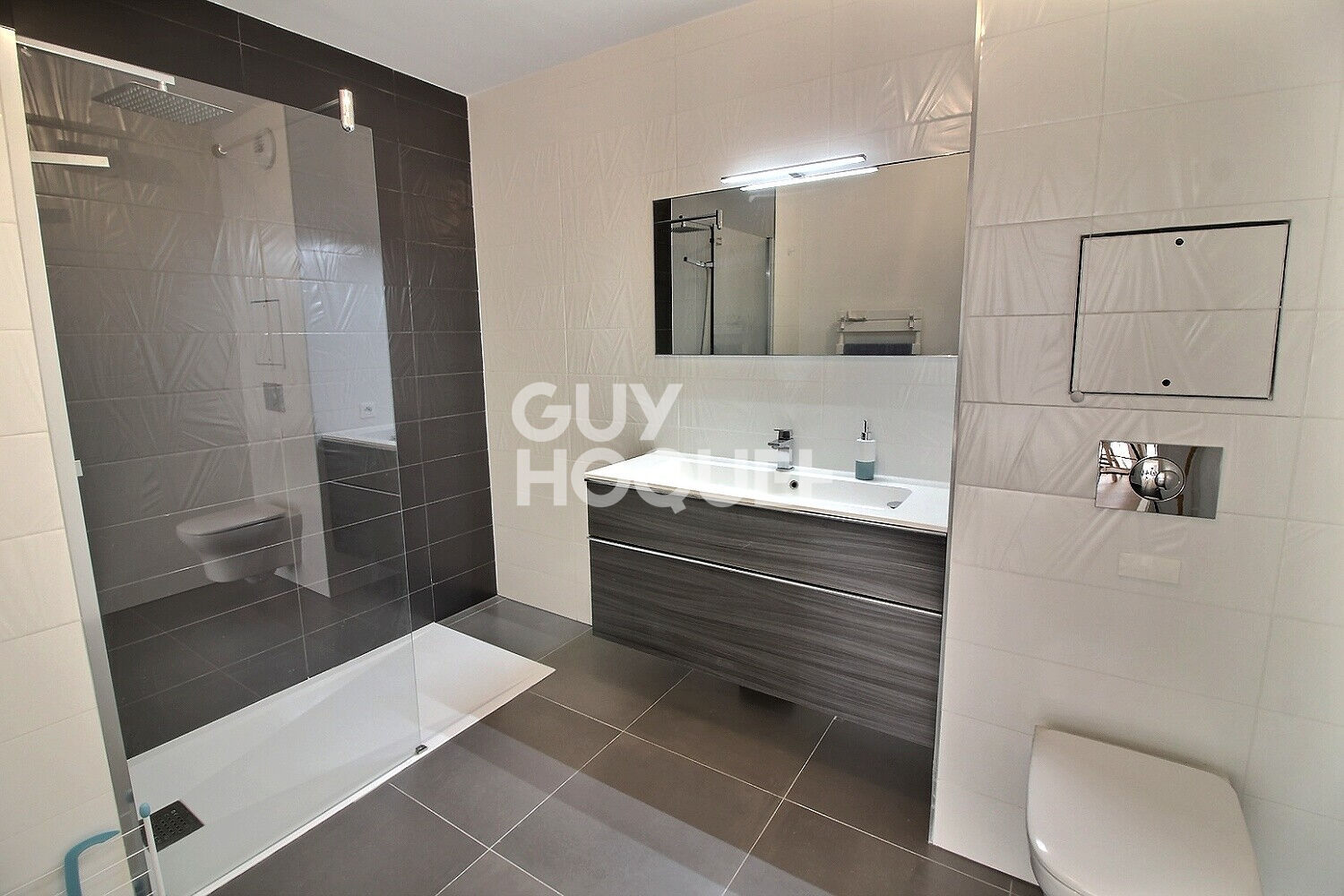 Appartement T1 en Dernier Étage à Puteaux - Grand Standing, Calme et Lumineux