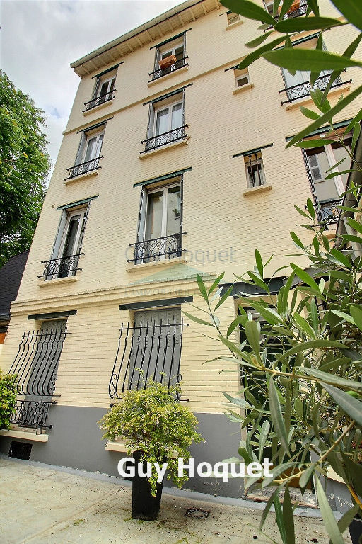 PUTEAUX entre la mairie et le métro