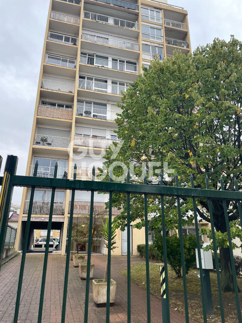 À vendre : Appartement 2 pièces à Nanterre Limite Puteaux
