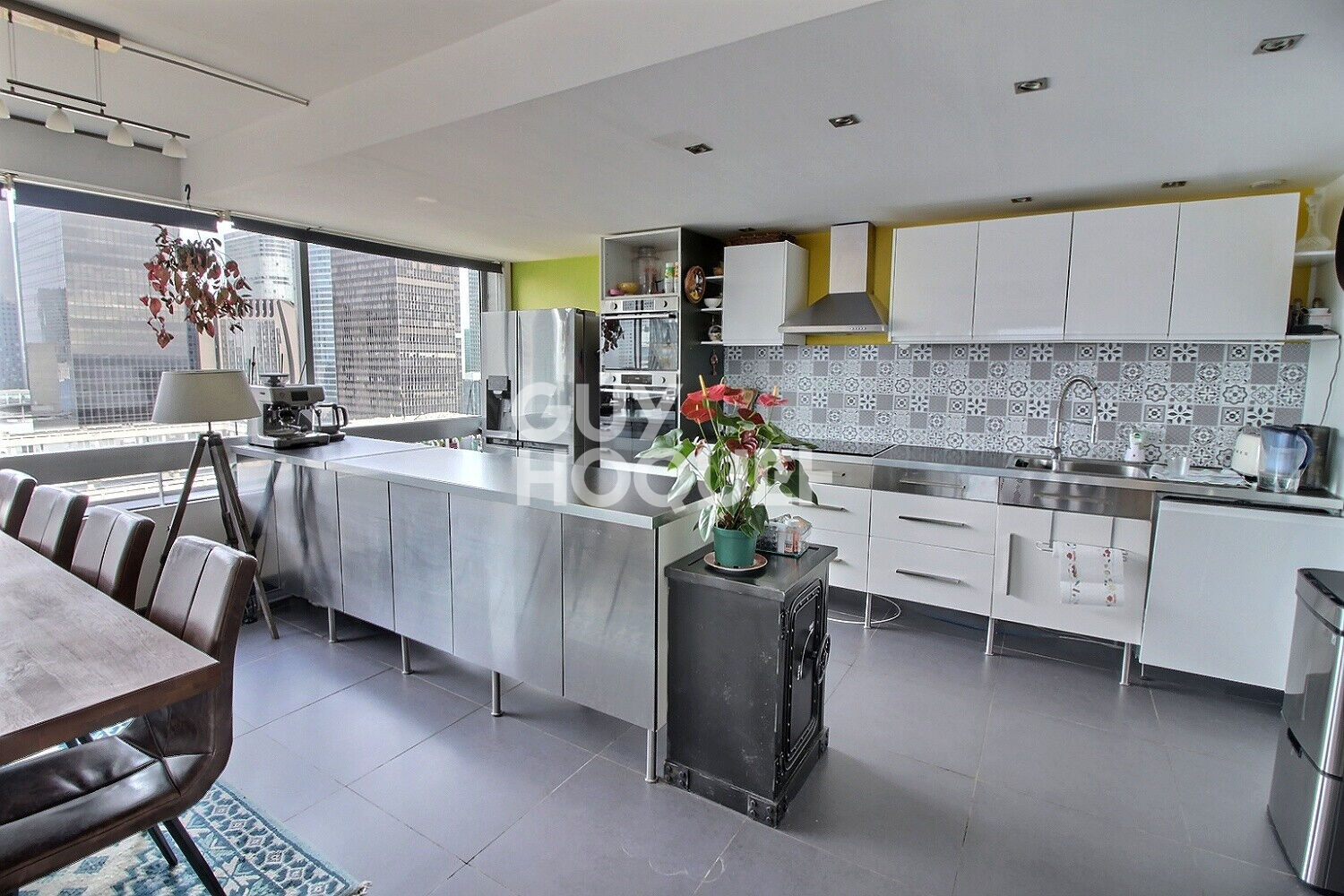 À vendre ? Superbe 4 pièces avec vue panoramique sur La Défense