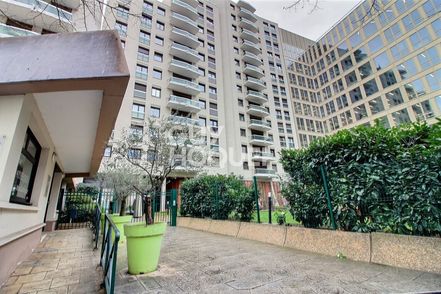 À vendre ? Appartement 2 pièces avec balcon à Puteaux (proche métro) rue Jean Jaurès