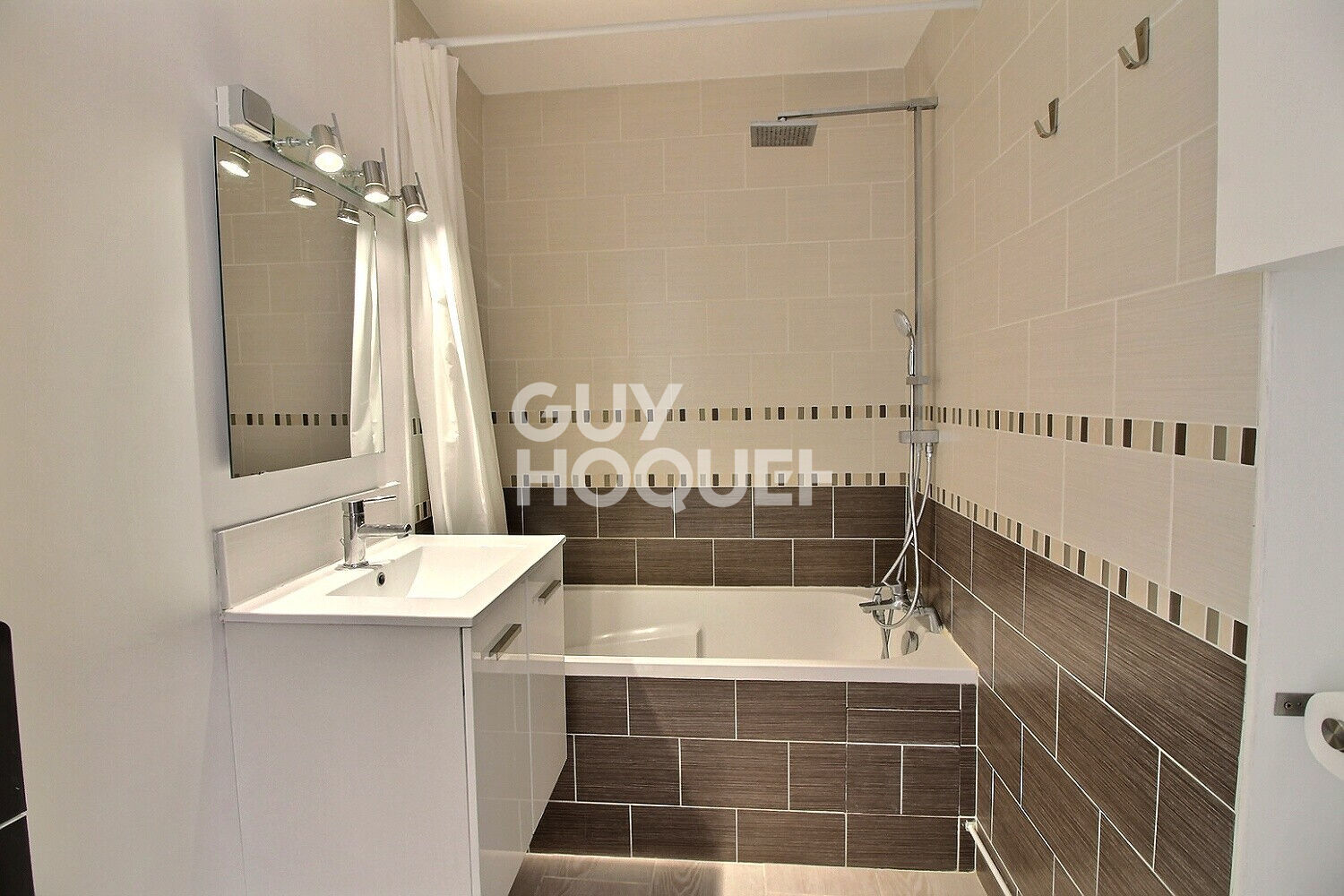 Appartement 3 pièces en rez-de-jardin à vendre à Puteaux - Exclusivité Guy Hoquet