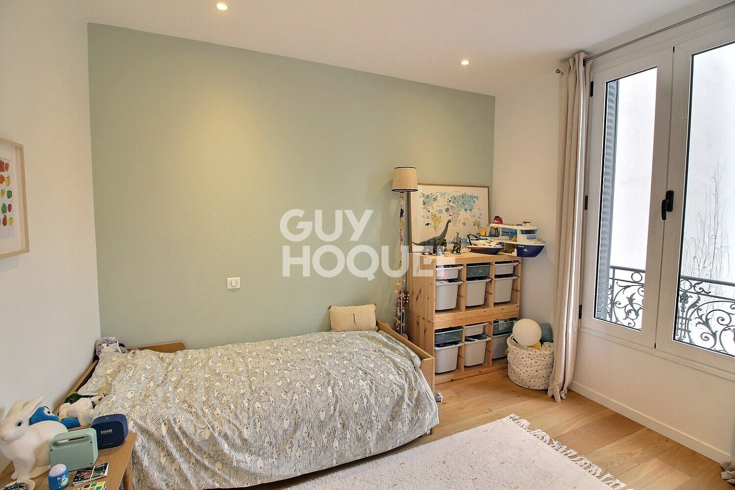 Maison d'Exception à Vendre à Puteaux - 6 Pièces, 4 Chambres, 1 350 000 