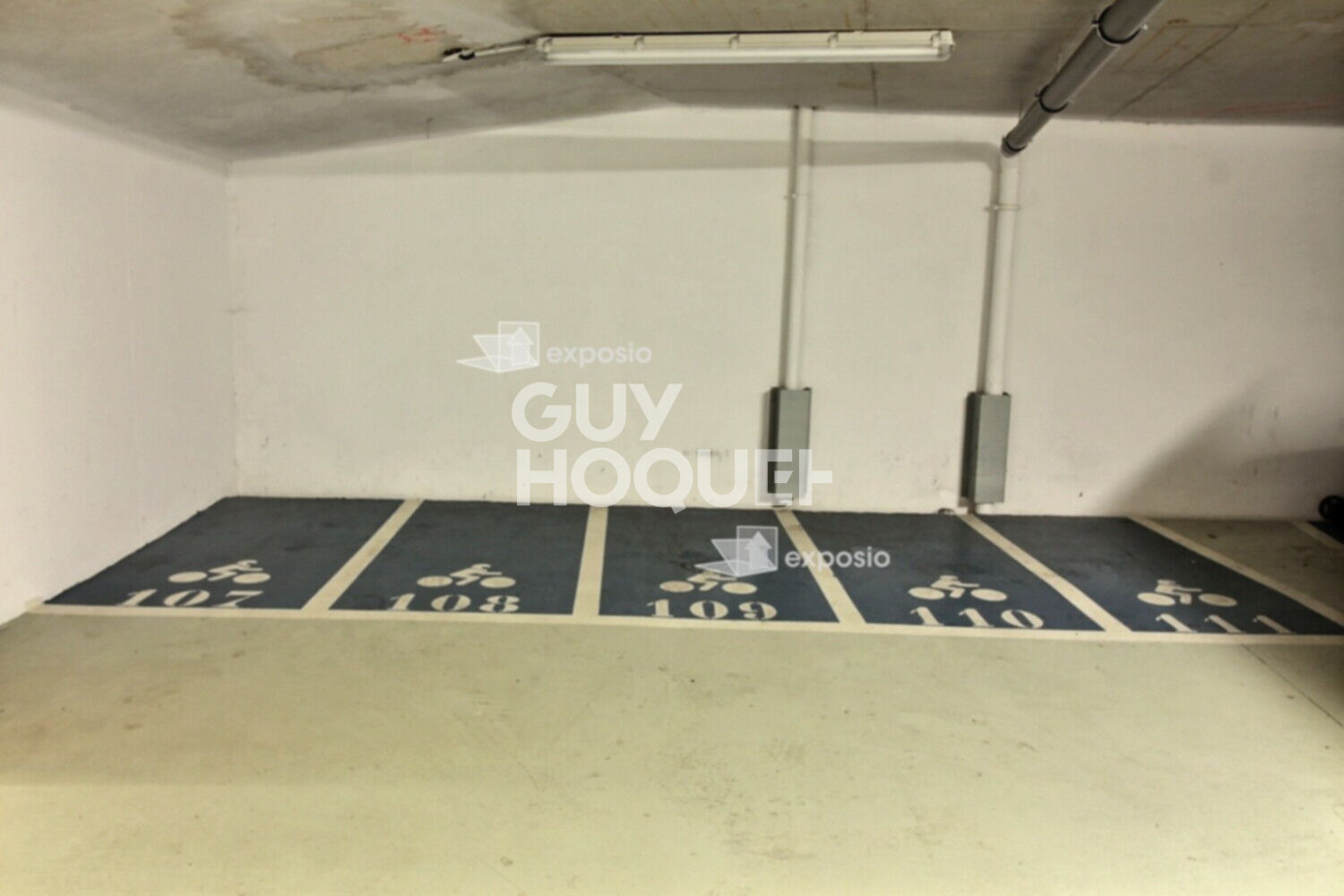 8 Emplacements motos