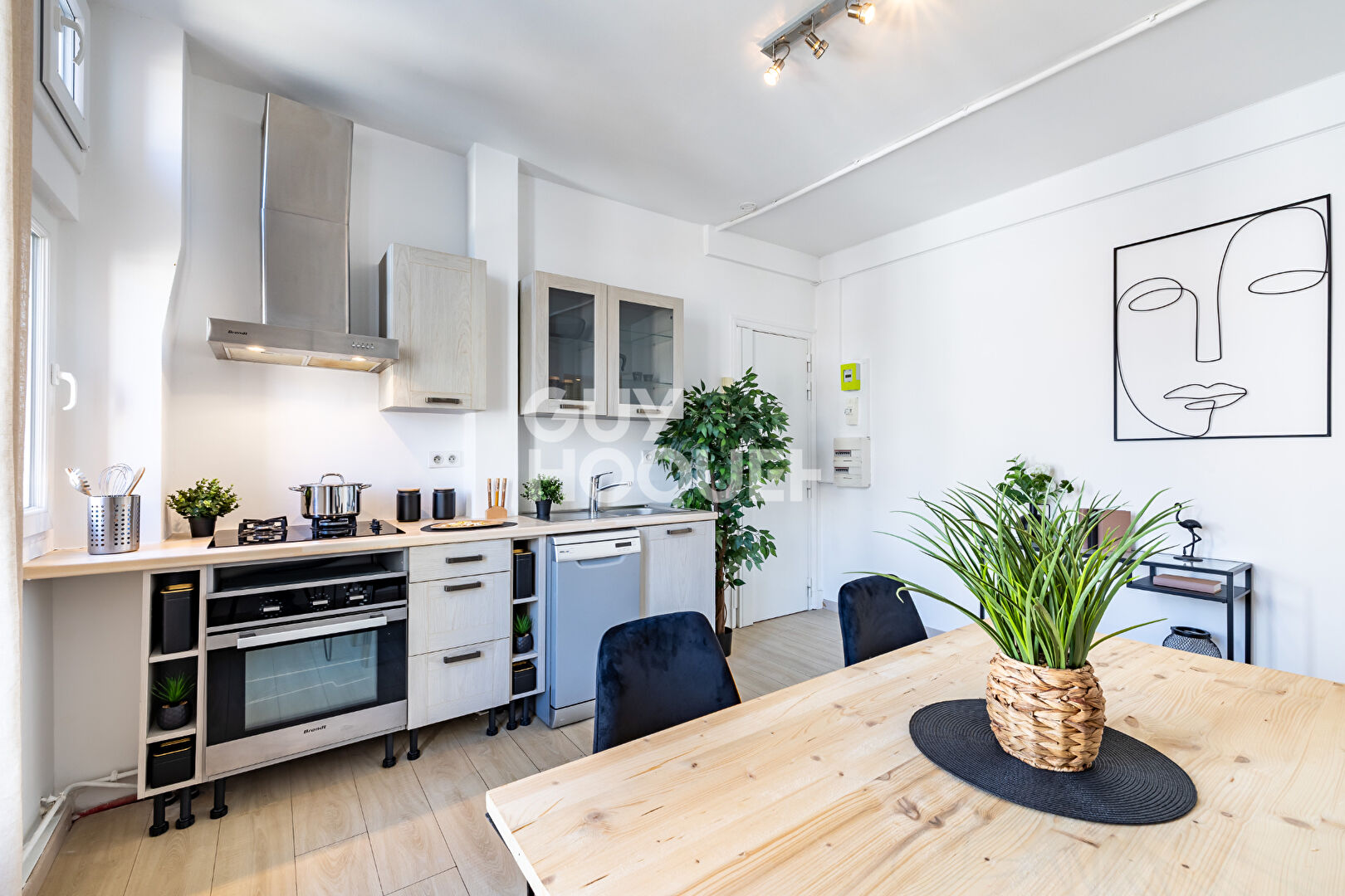 Appartement d'Exception à Puteaux - Élégance et Confort au 3ème Étage