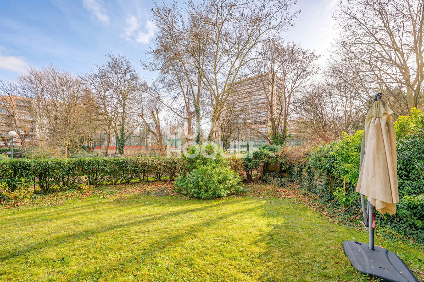 Appartement 3 pièces à vendre à Puteaux avec 110m² de jardin S-E- Proche Gare et Écoles