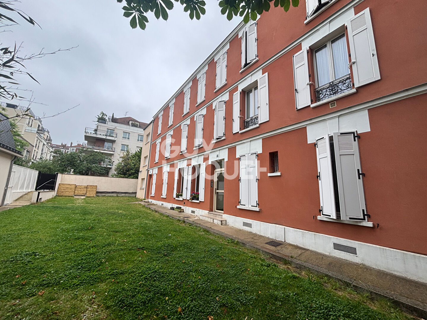 NOUVEAU - F2 MEUBLE - 32.04 m²-CENTRE-VILLE DE SURESNES