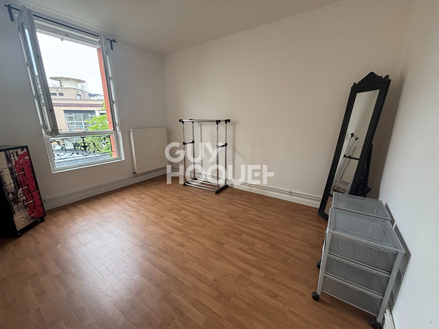 NOUVEAU - F2 MEUBLE - 32.04 m²-CENTRE-VILLE DE SURESNES