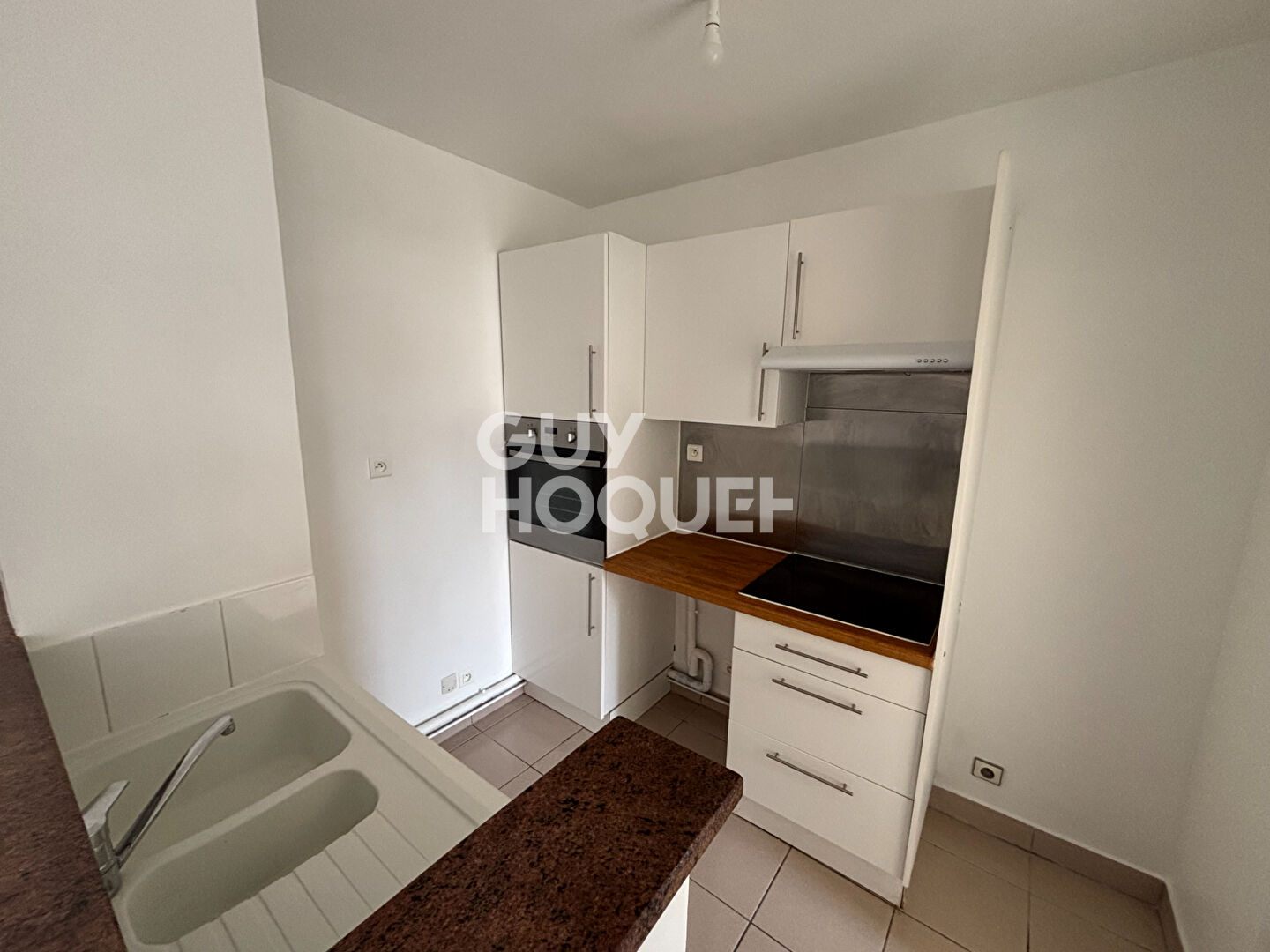 NOUVEAUTE- F2 EN REZ DE JARDIN - 44. 91 m² Nanterre Limite Puteaux