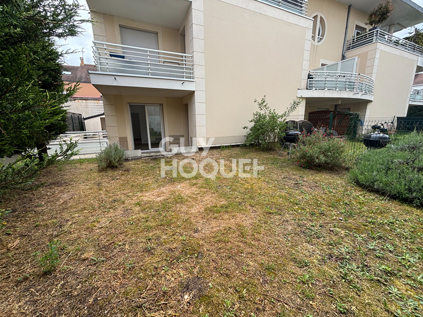 NOUVEAUTE- F2 EN REZ DE JARDIN - 44. 91 m² Nanterre Limite Puteaux
