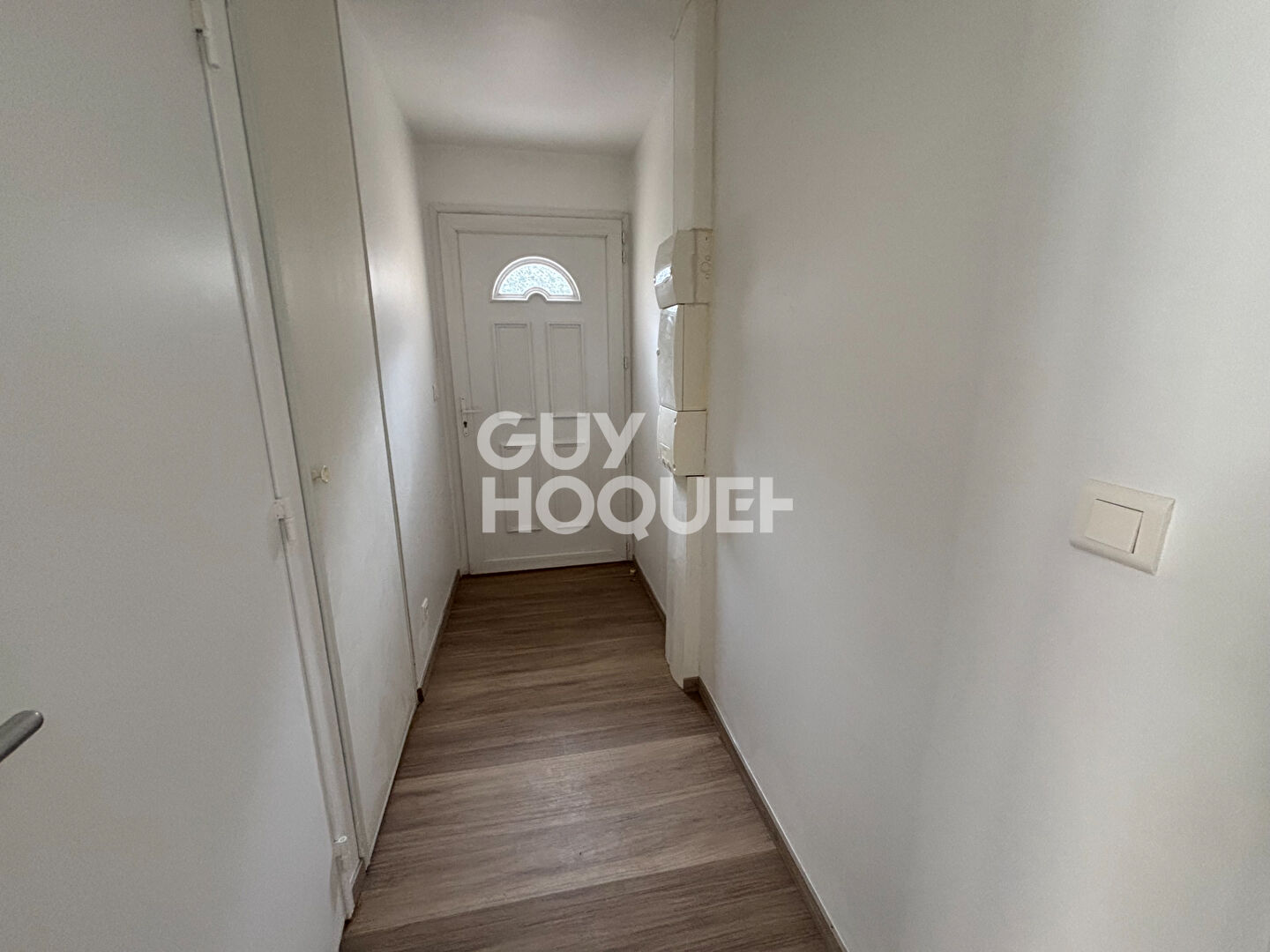 NOUVEAUTE- F2 EN REZ DE JARDIN - 44. 91 m² Nanterre Limite Puteaux