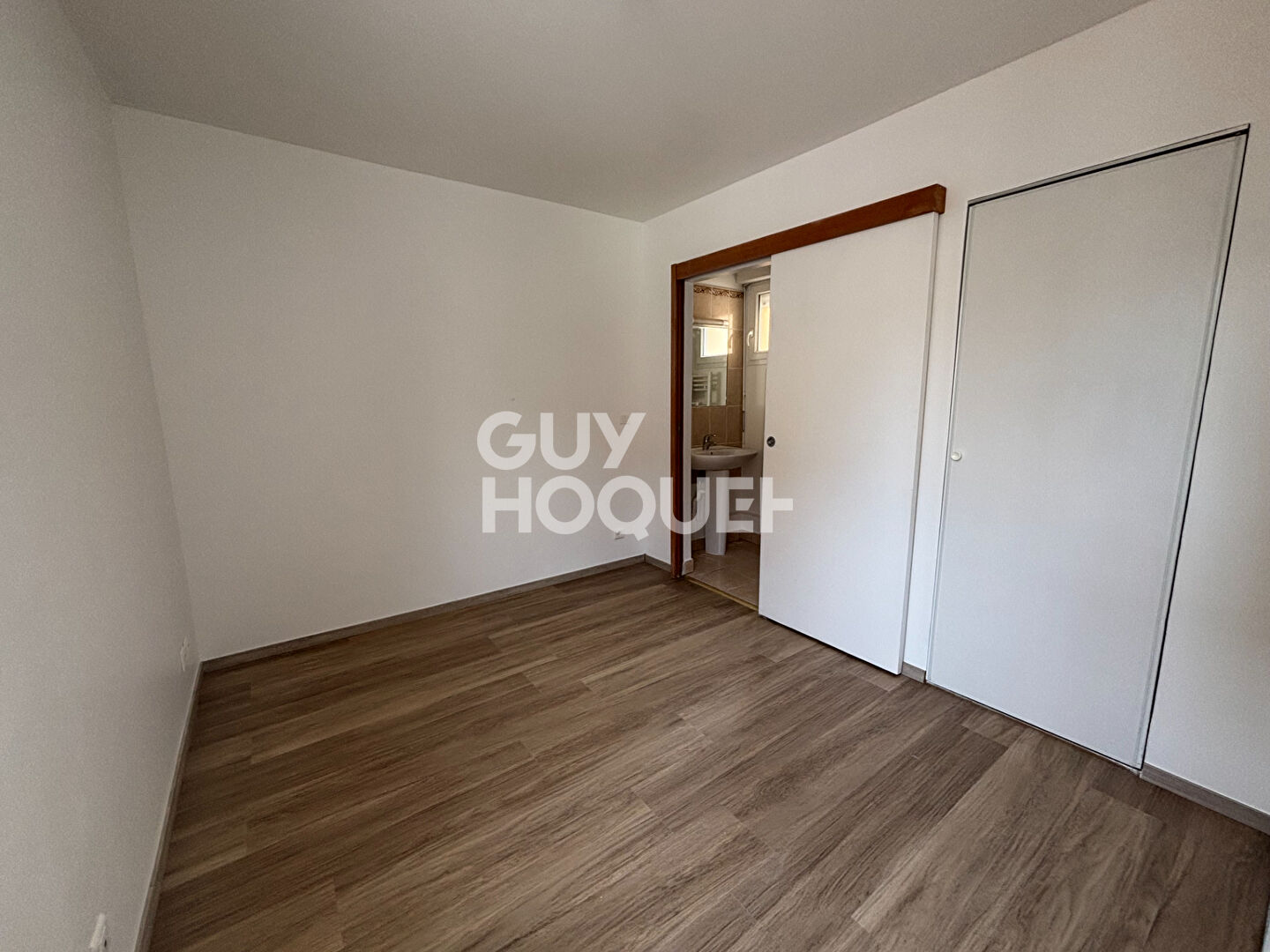 NOUVEAUTE- F2 EN REZ DE JARDIN - 44. 91 m² Nanterre Limite Puteaux