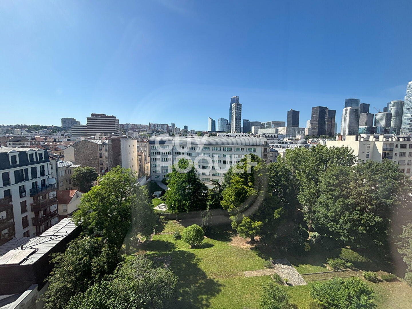 NOUVEAUTE - Beau studio meublé- 14.65 m²- VUE DEGAGEE Puteaux