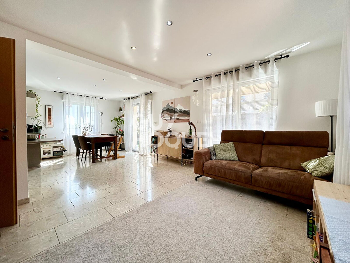 Maison 4 chambres avec beau jardin