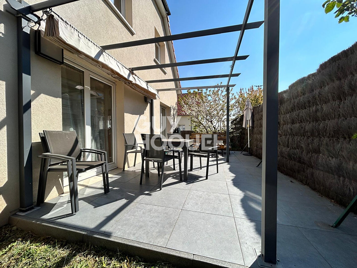 Maison 4 chambres avec beau jardin