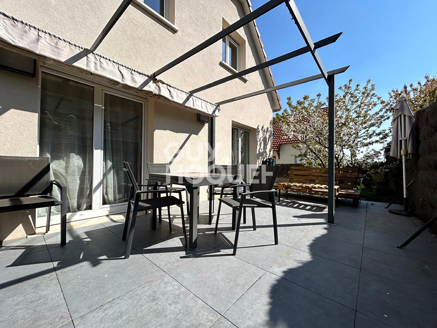 Maison 4 chambres avec beau jardin