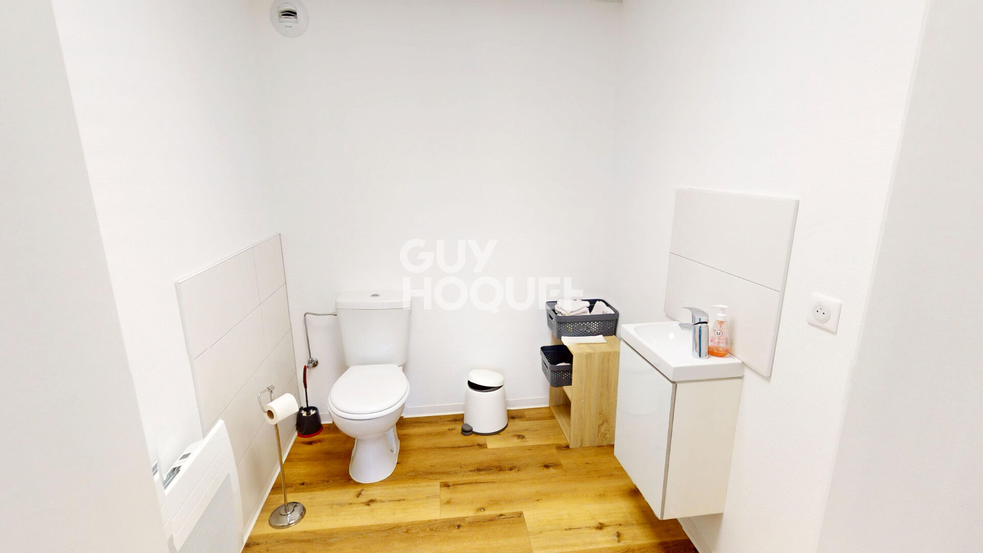 Local professionnel Sundhouse 71.6 m2