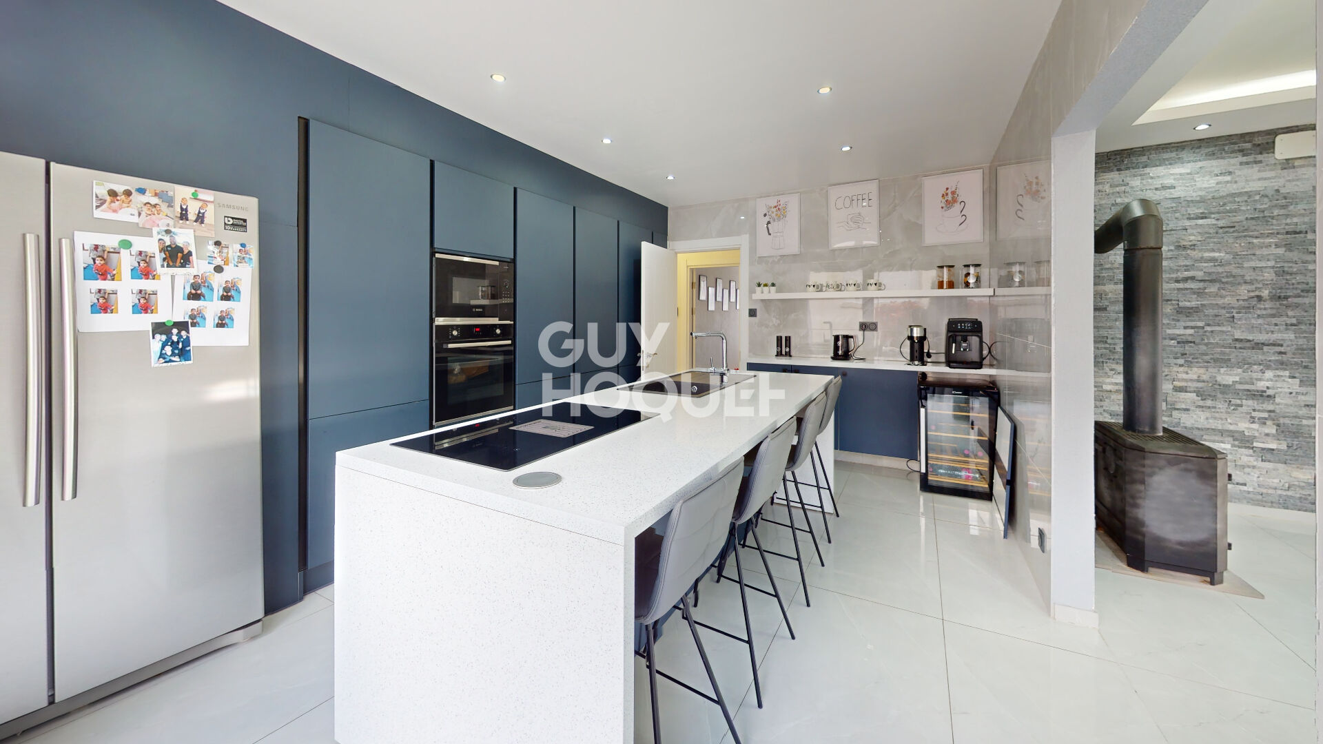 Maison de plain-pied rénovée à vendre  3 chambres  Stationnement 4 véhicules  Secteur calme