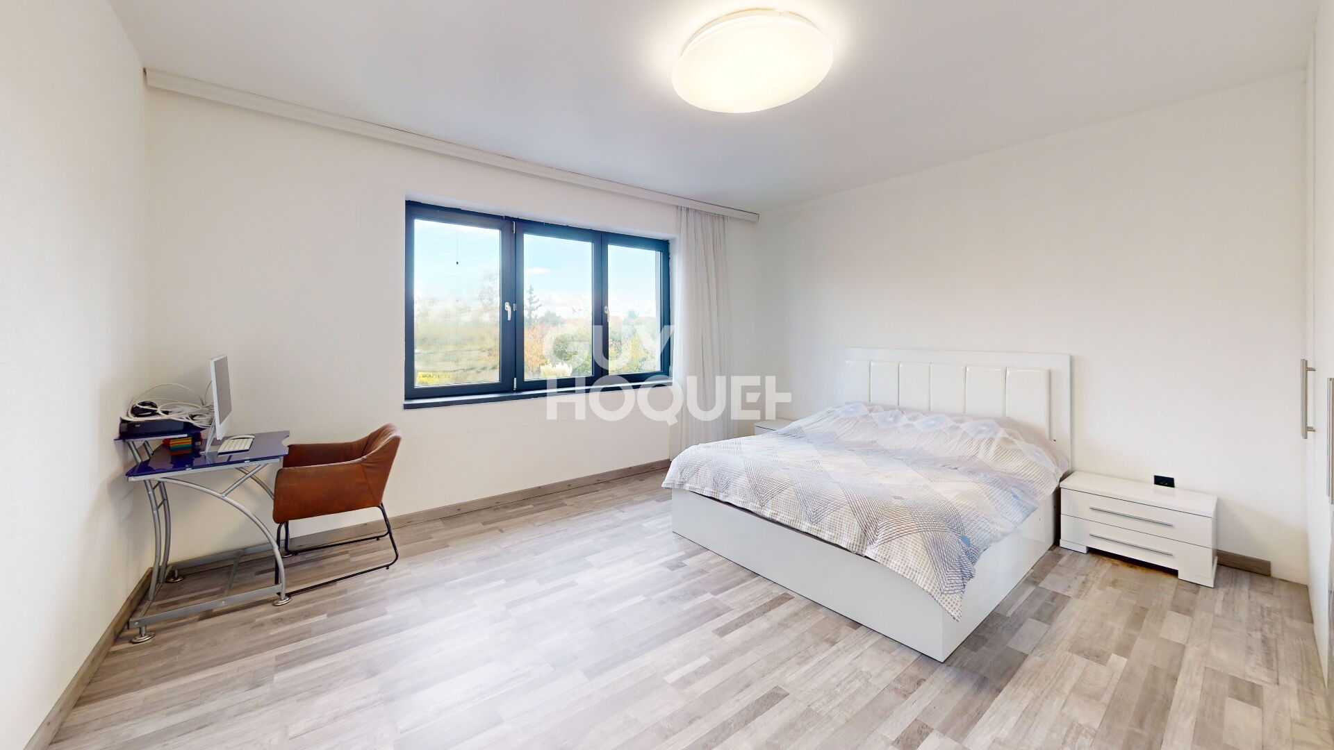 Maison de plain-pied rénovée à vendre  3 chambres  Stationnement 4 véhicules  Secteur calme