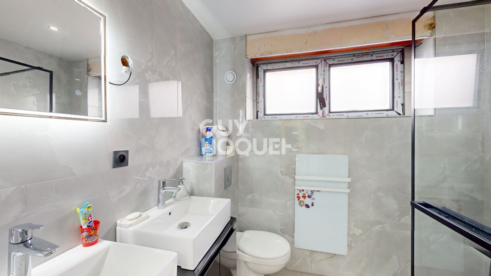 Maison de plain-pied rénovée à vendre  3 chambres  Stationnement 4 véhicules  Secteur calme