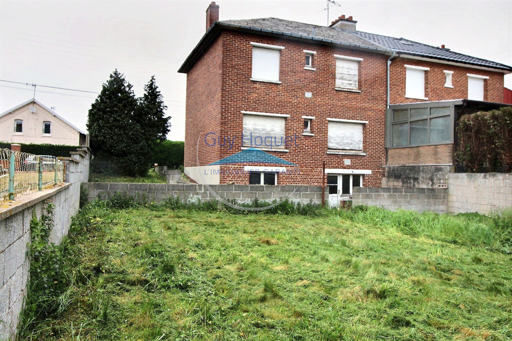 Maison familiale avec jardin et sous sol complet