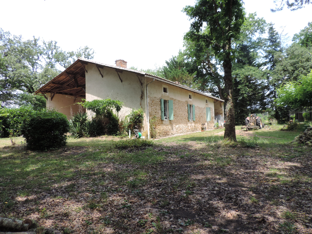 Saint Symphorien  162 m2 sur terrain de 2 ha