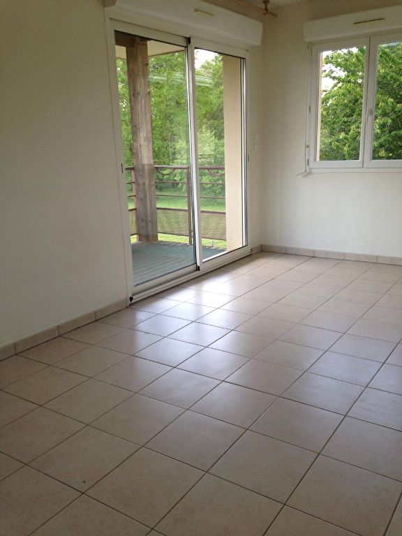 T2 avec balcon Résidence sécurisée avec piscine