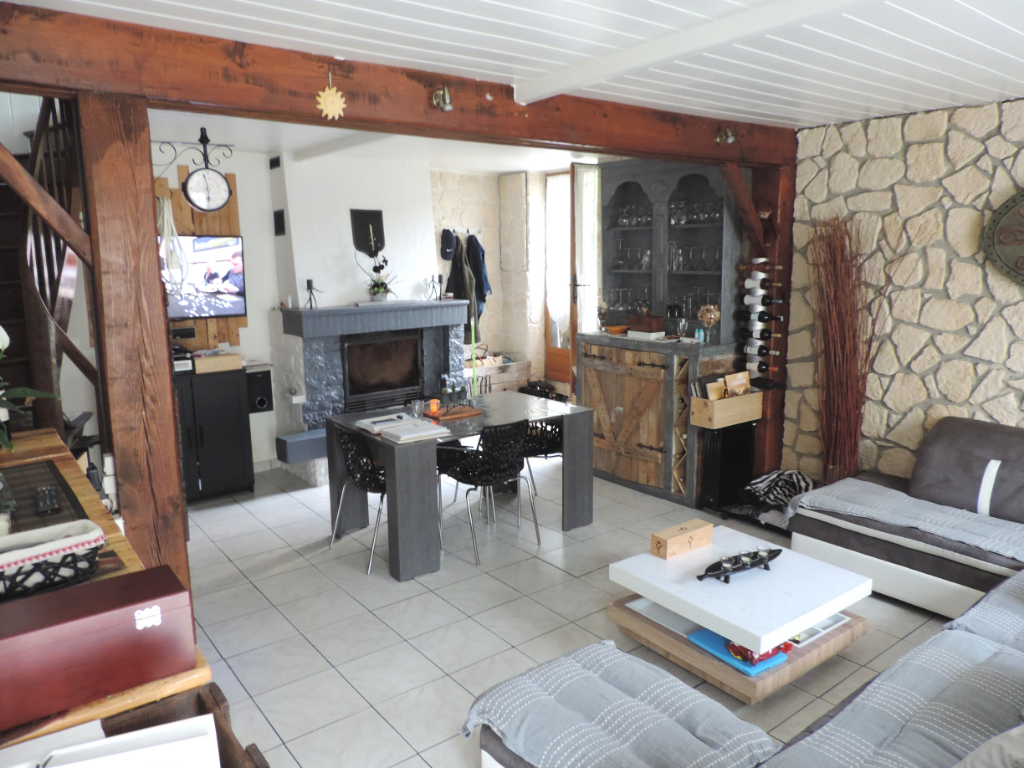 Maison de bourg en pierre