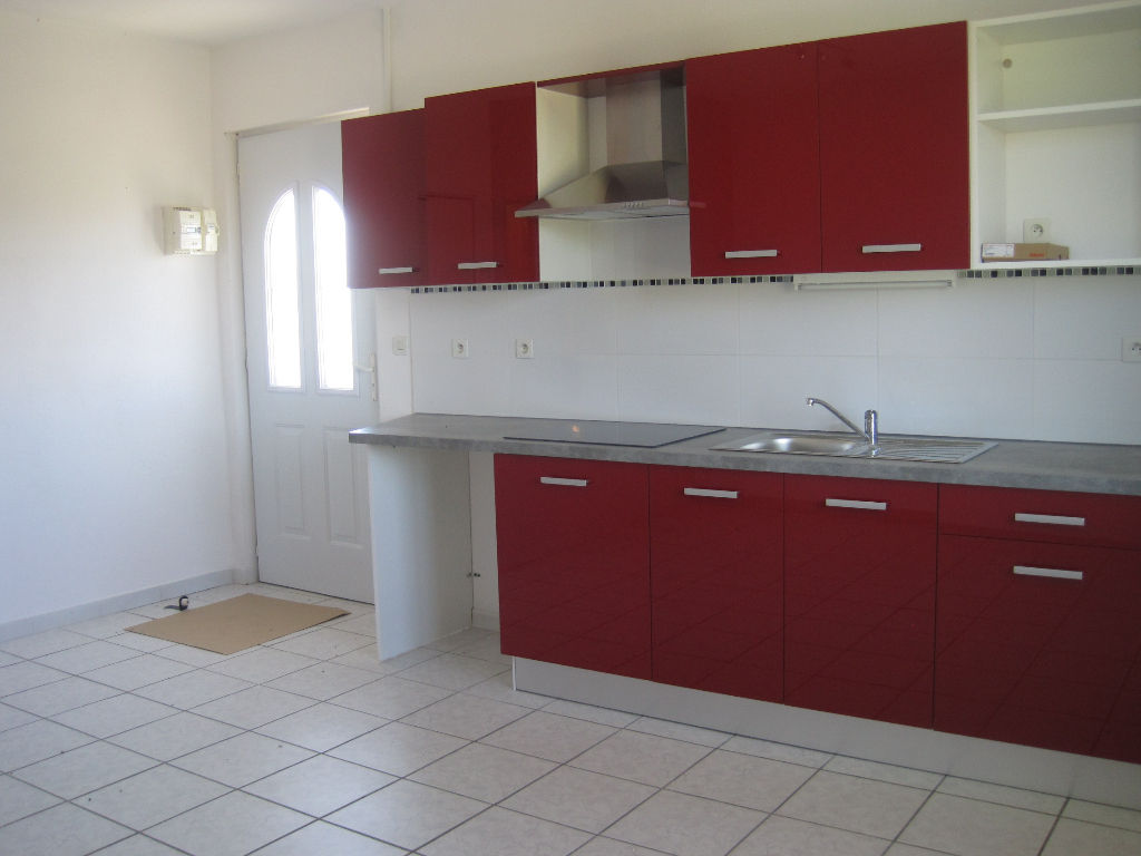 Appartement 3 pièces de 60 m² à louer à PODENSAC (33720).