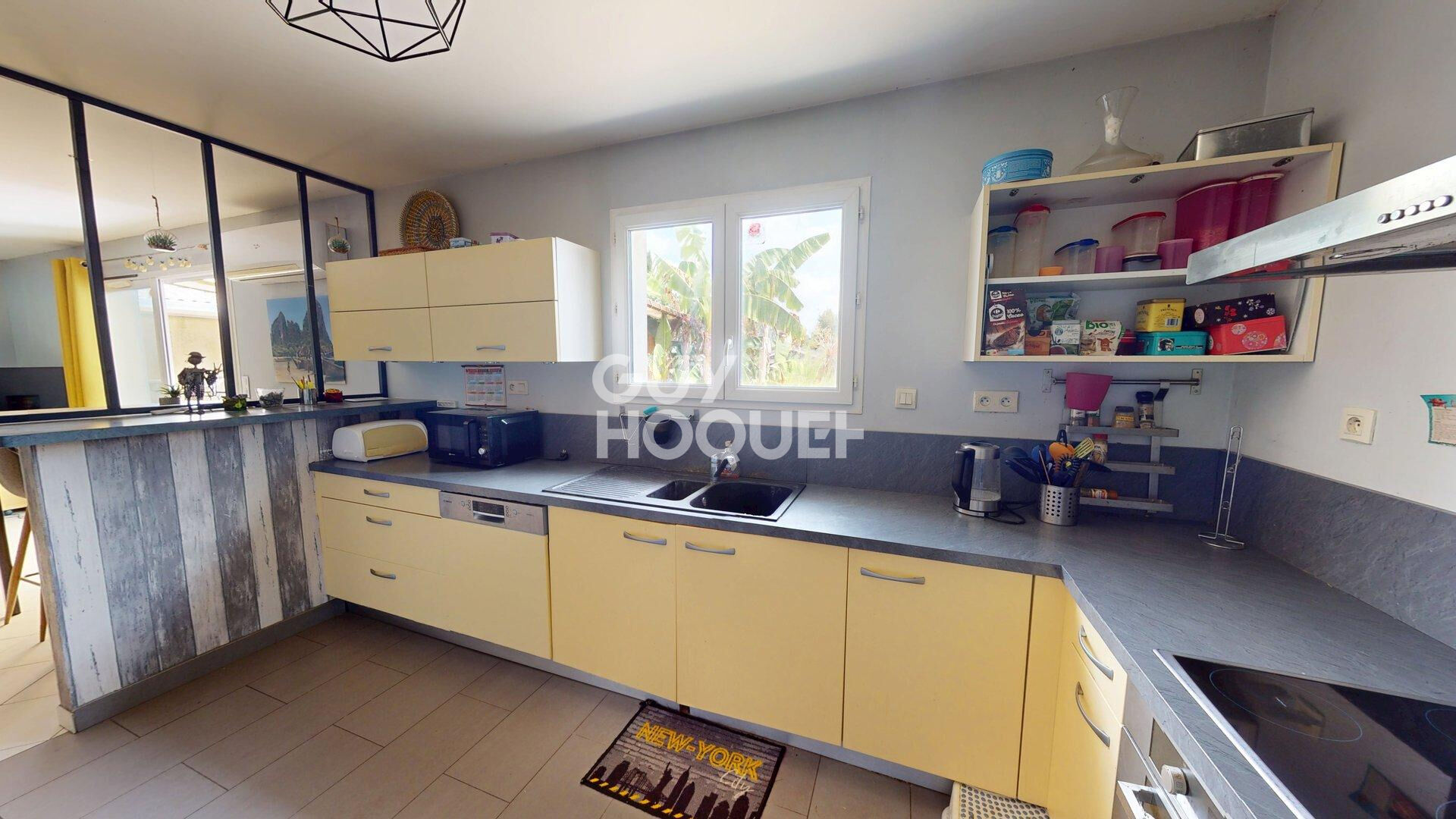 Plain pied, 4 chambres, piscine, au calme