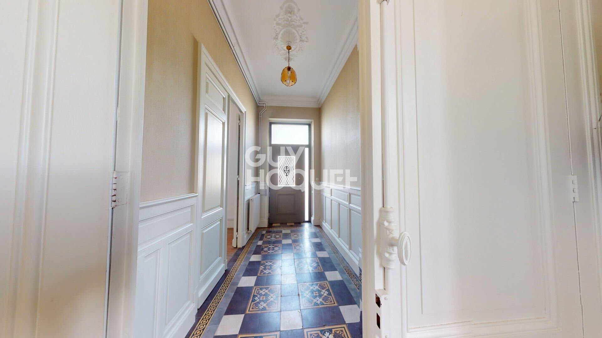 Maison bourgeoise de 200m2, avec dépendance et jardin