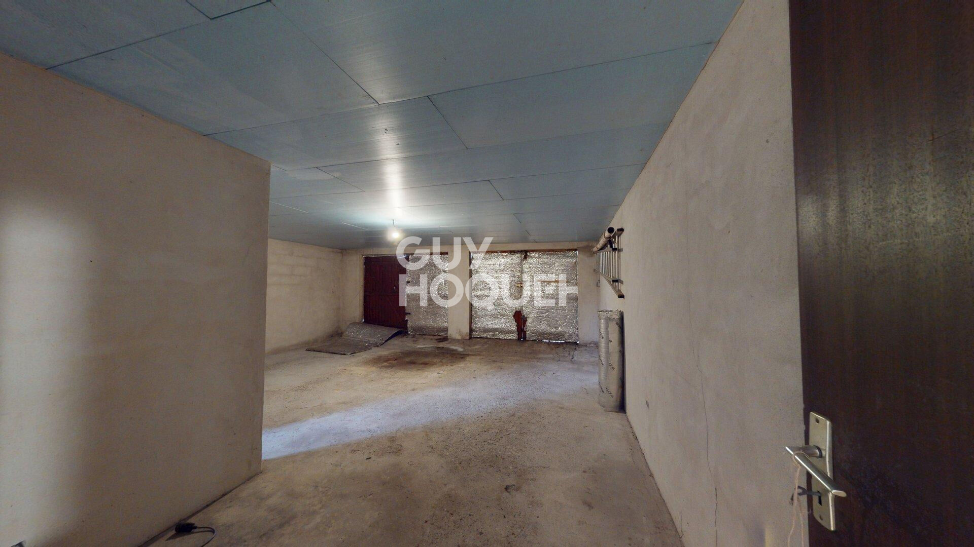 Maison spacieuse à vendre - 3 chambres et grand garage