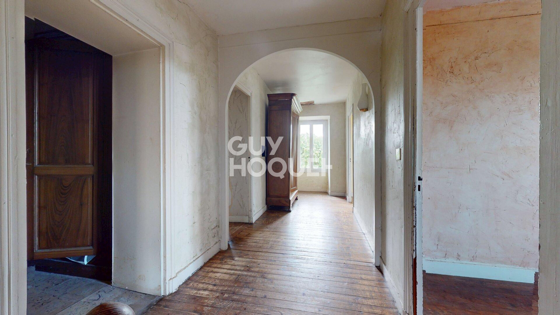 Maison à vendre proche Cadillac  - 6 pièces avec beau potentiel à rénover