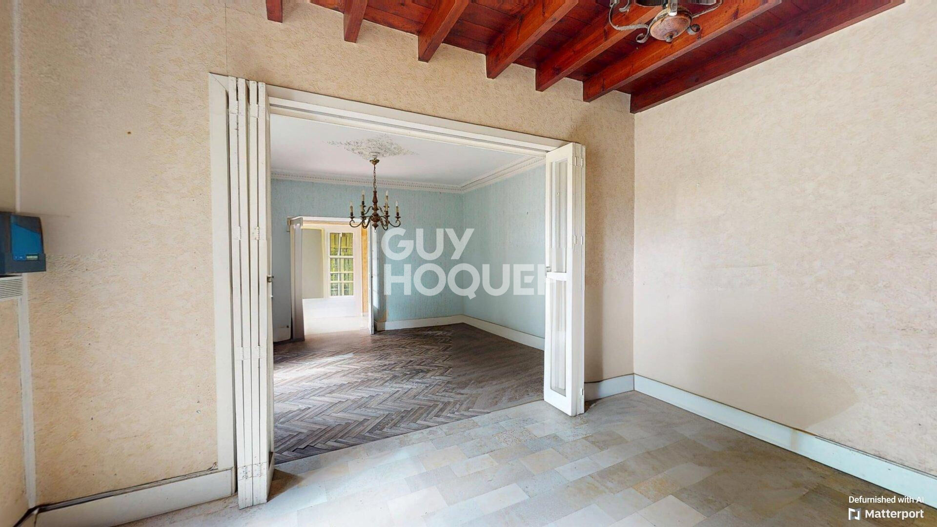 Maison à vendre proche Cadillac  - 6 pièces avec beau potentiel à rénover