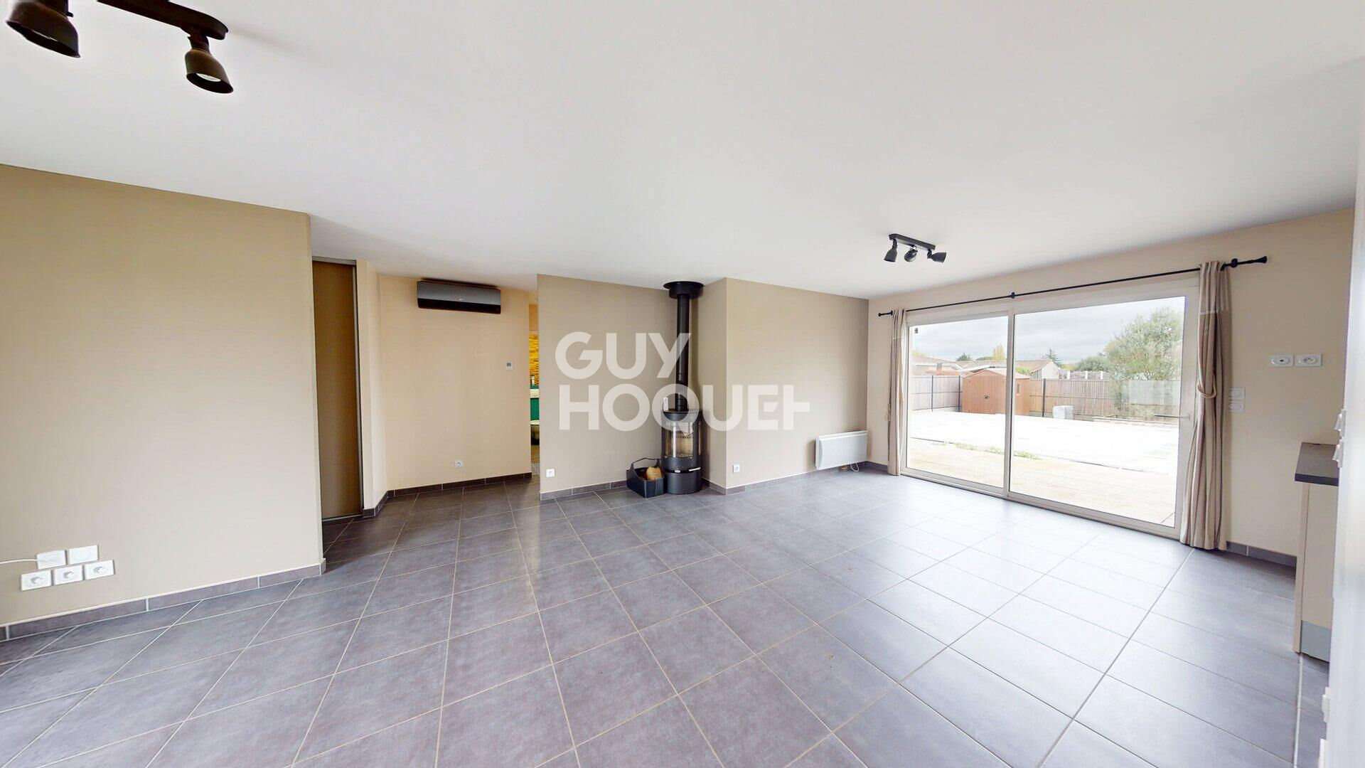 Maison récente avec piscine chauffée ? environnement calme