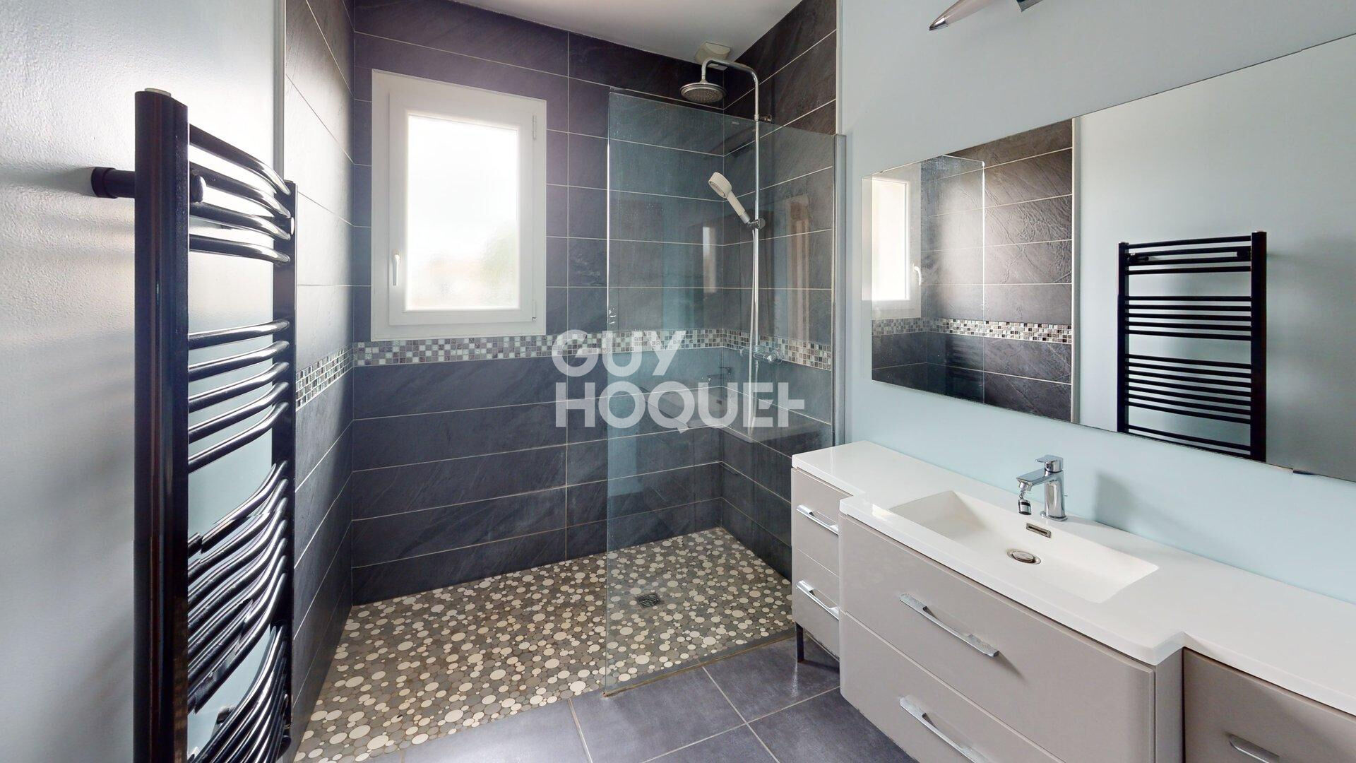 Maison récente avec piscine chauffée ? environnement calme