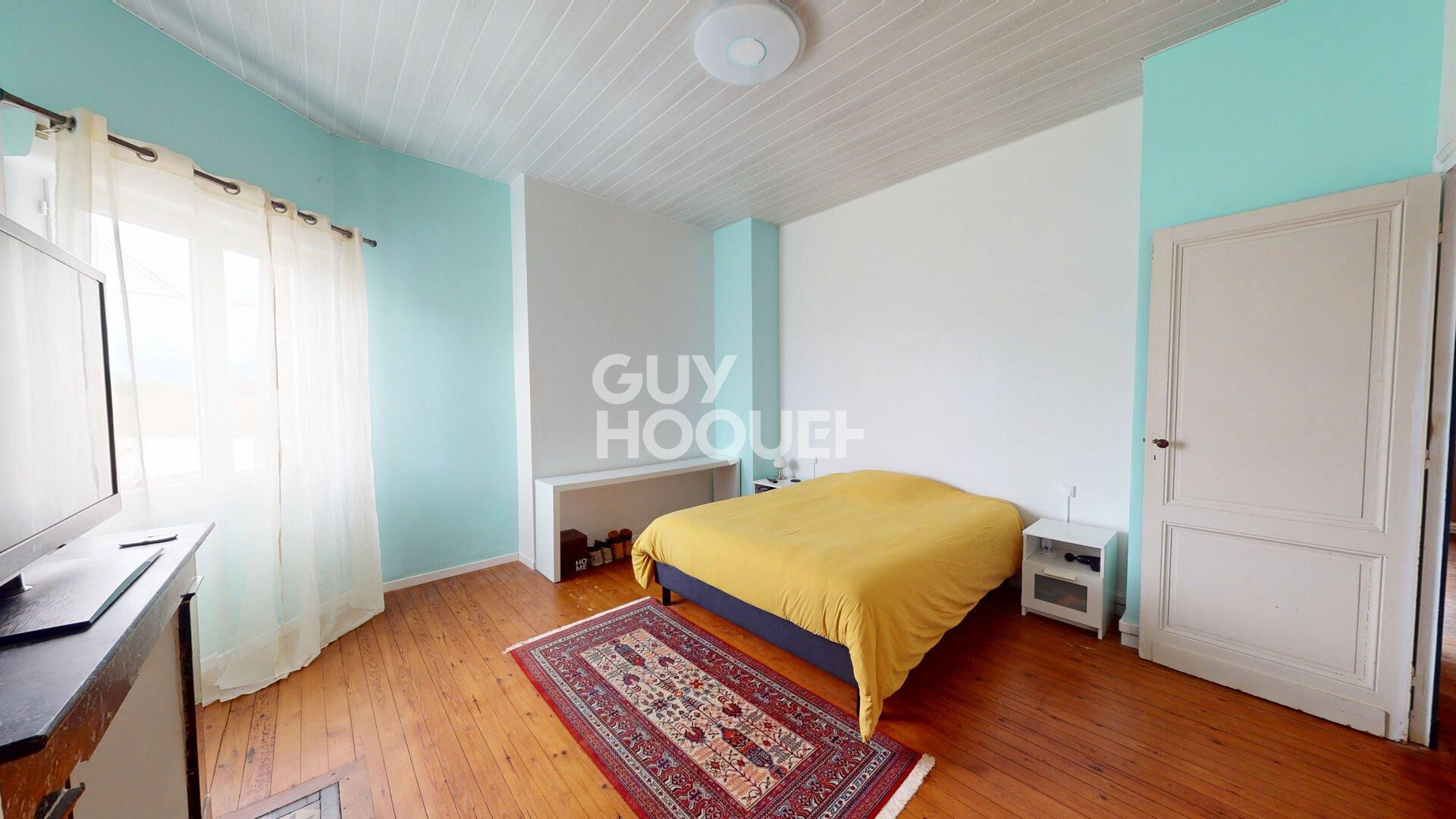 Maison spacieuse -7 pièces avec piscine